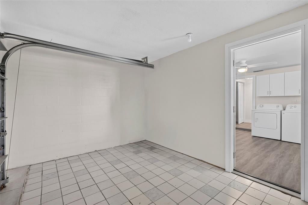 For Sale: $325,000 (2 beds, 2 baths, 1206 Square Feet)