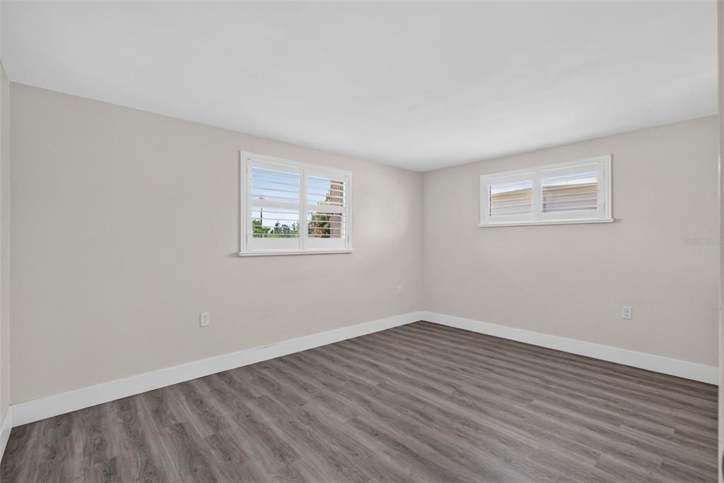 For Sale: $325,000 (2 beds, 2 baths, 1206 Square Feet)