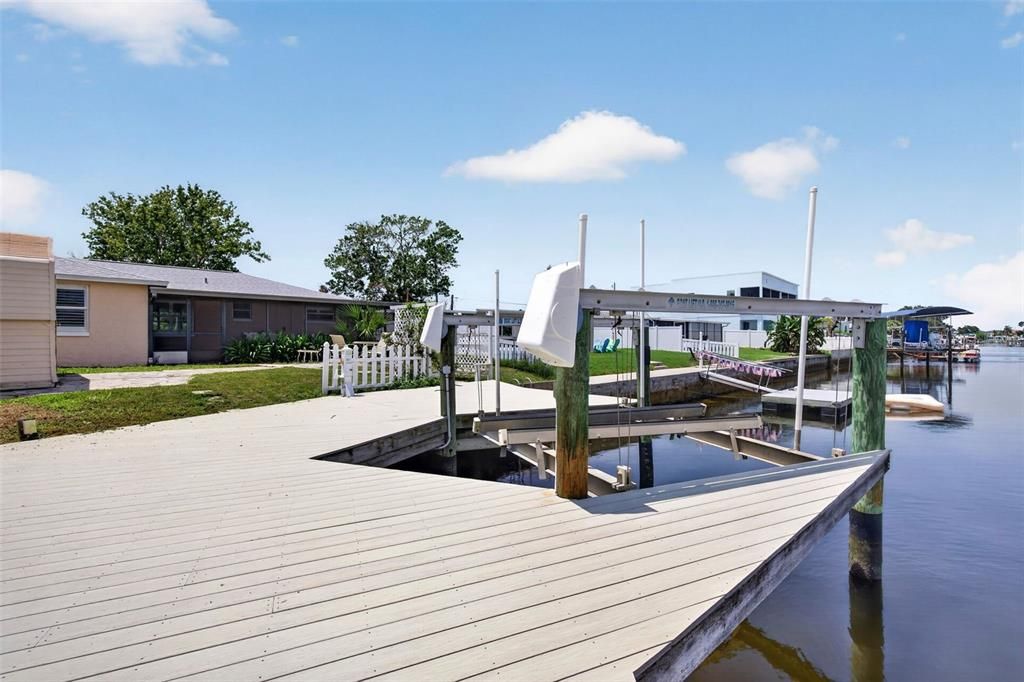 For Sale: $325,000 (2 beds, 2 baths, 1206 Square Feet)