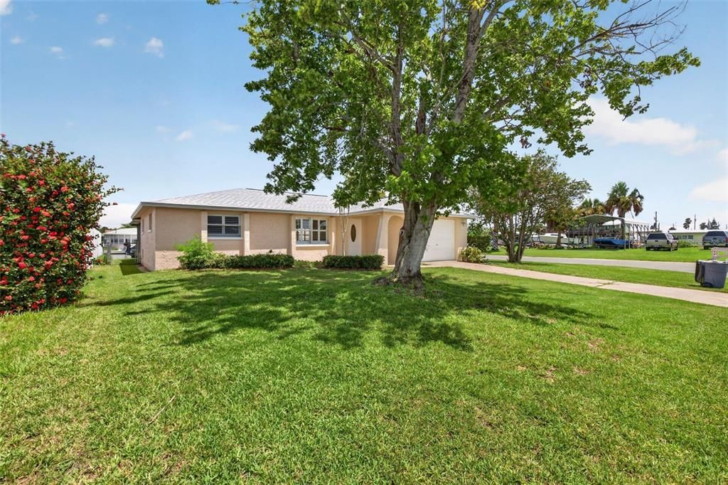 For Sale: $325,000 (2 beds, 2 baths, 1206 Square Feet)