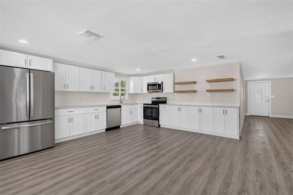 For Sale: $325,000 (2 beds, 2 baths, 1206 Square Feet)