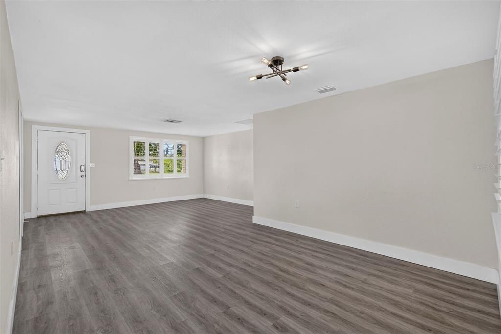 For Sale: $325,000 (2 beds, 2 baths, 1206 Square Feet)