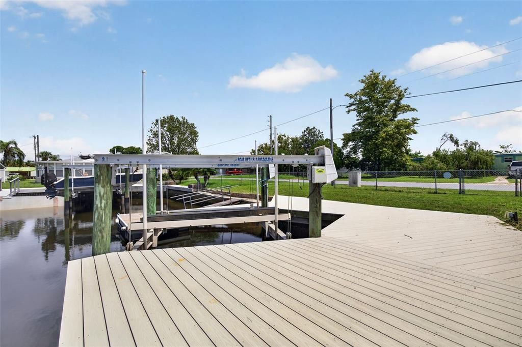 For Sale: $325,000 (2 beds, 2 baths, 1206 Square Feet)
