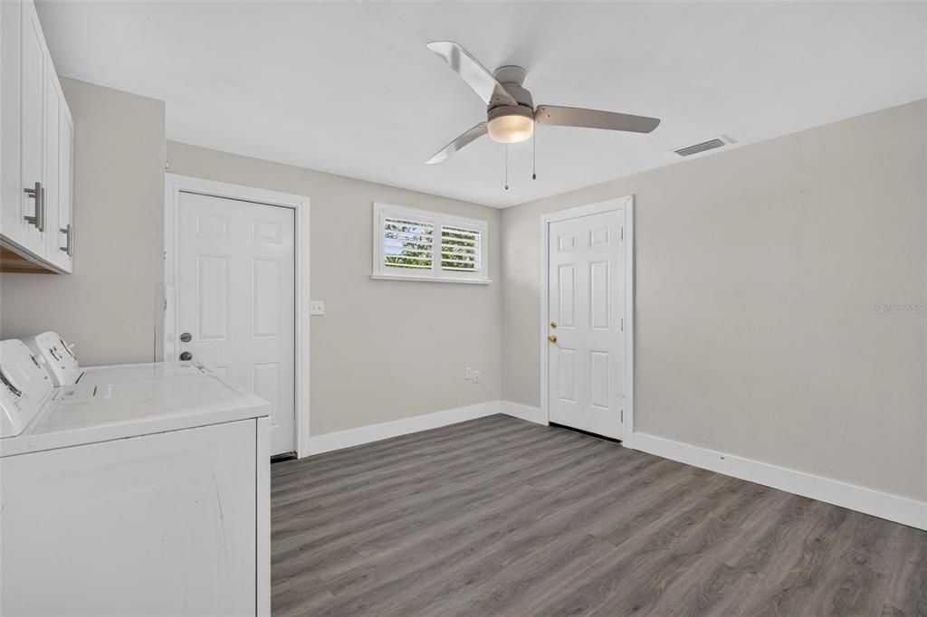 For Sale: $325,000 (2 beds, 2 baths, 1206 Square Feet)