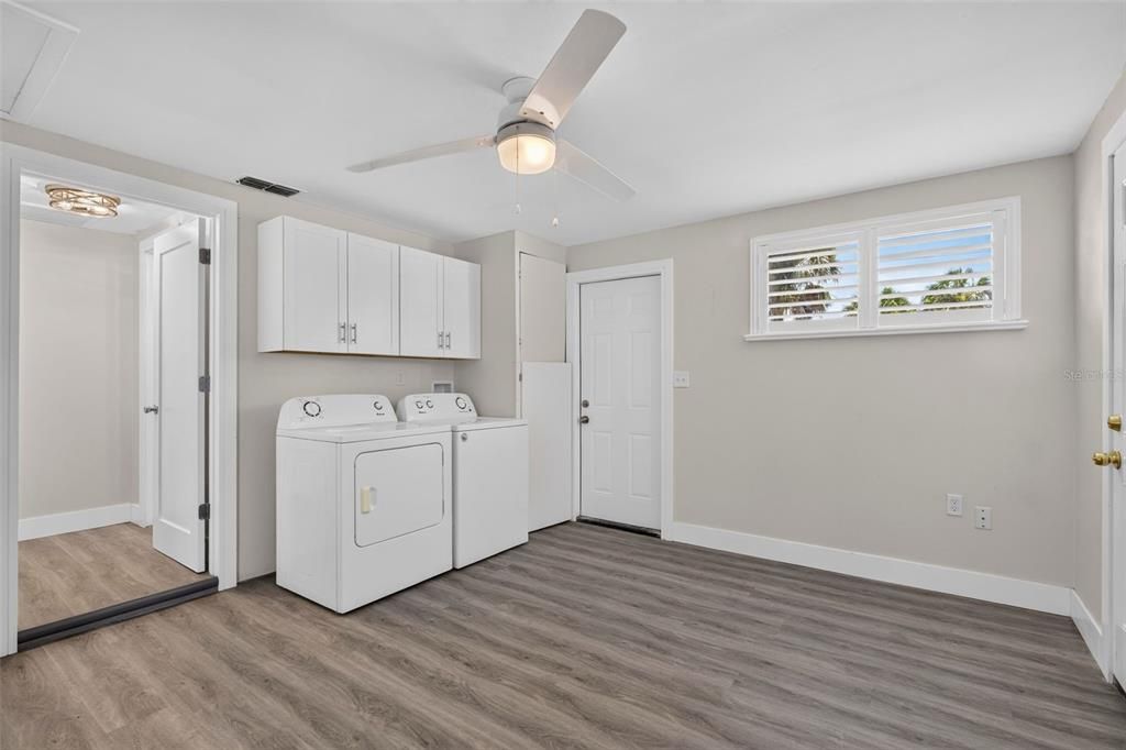 For Sale: $325,000 (2 beds, 2 baths, 1206 Square Feet)