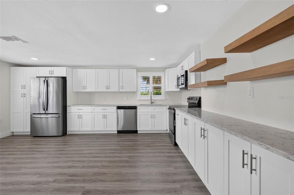 For Sale: $325,000 (2 beds, 2 baths, 1206 Square Feet)