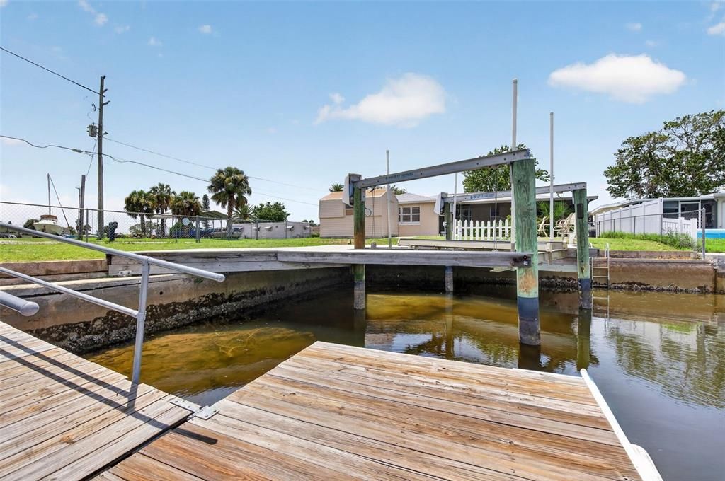 For Sale: $325,000 (2 beds, 2 baths, 1206 Square Feet)
