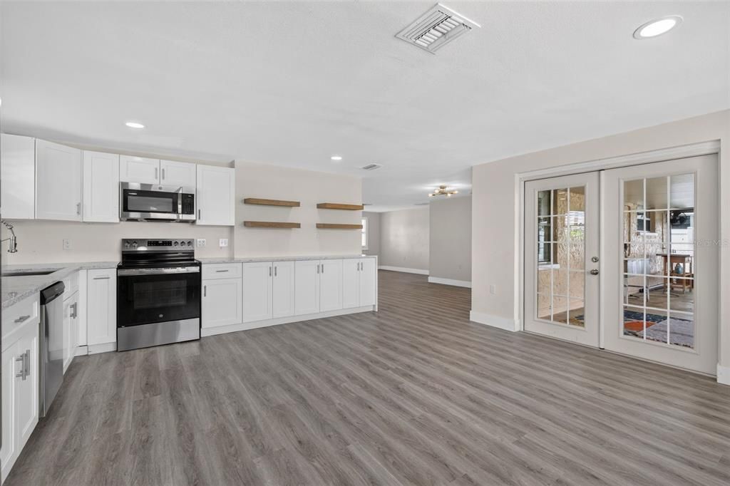 For Sale: $325,000 (2 beds, 2 baths, 1206 Square Feet)