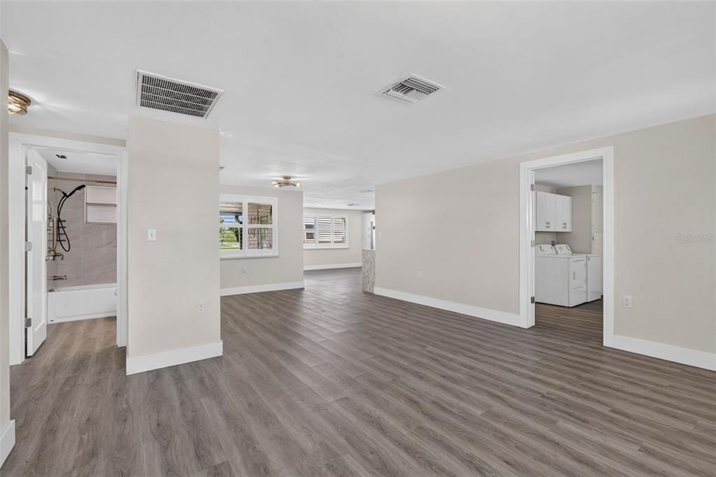 For Sale: $325,000 (2 beds, 2 baths, 1206 Square Feet)
