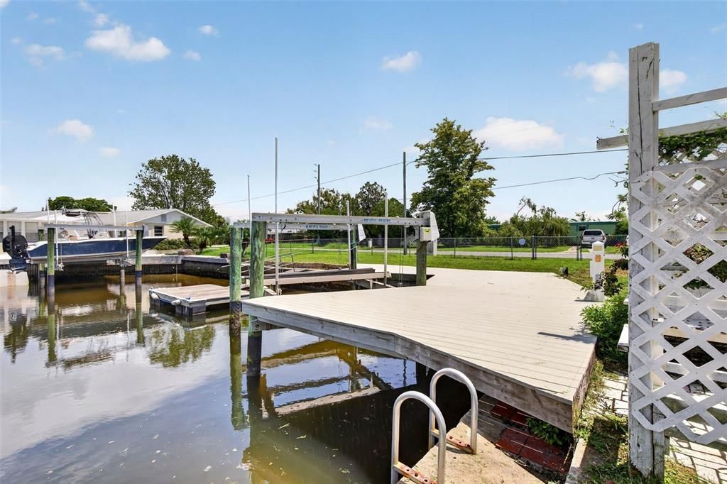 For Sale: $325,000 (2 beds, 2 baths, 1206 Square Feet)