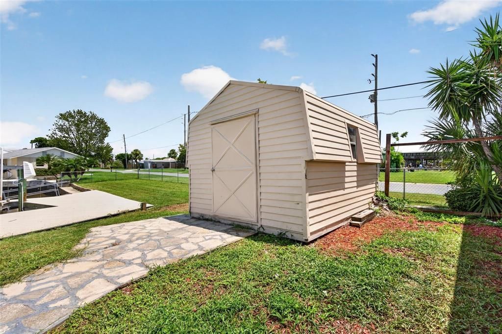 For Sale: $325,000 (2 beds, 2 baths, 1206 Square Feet)