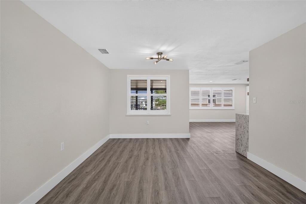 For Sale: $325,000 (2 beds, 2 baths, 1206 Square Feet)