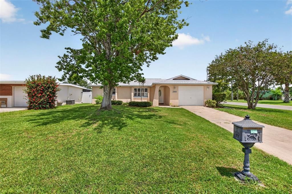 For Sale: $325,000 (2 beds, 2 baths, 1206 Square Feet)
