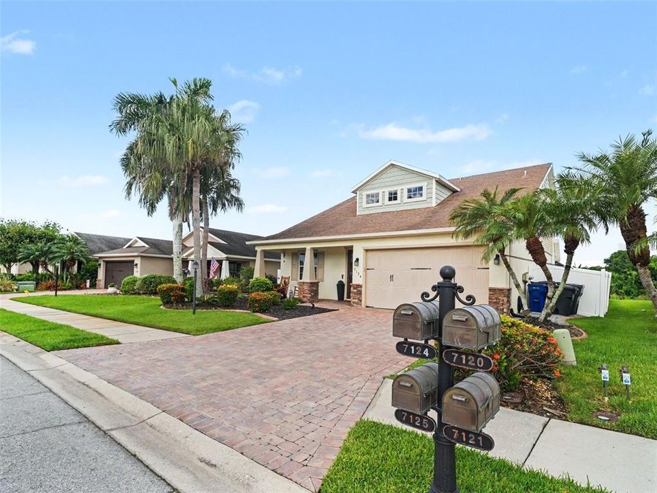 For Sale: $895,000 (4 beds, 3 baths, 2627 Square Feet)