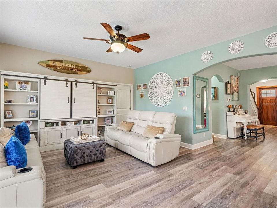 For Sale: $895,000 (4 beds, 3 baths, 2627 Square Feet)