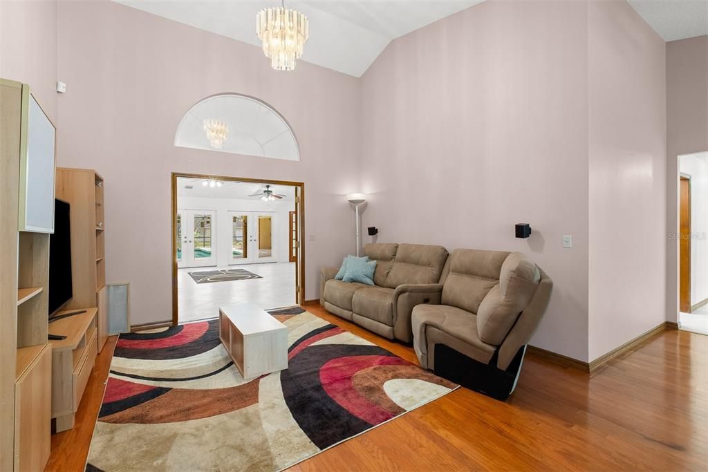 En Venta: $849,000 (6 camas, 4 baños, 4276 Pies cuadrados)