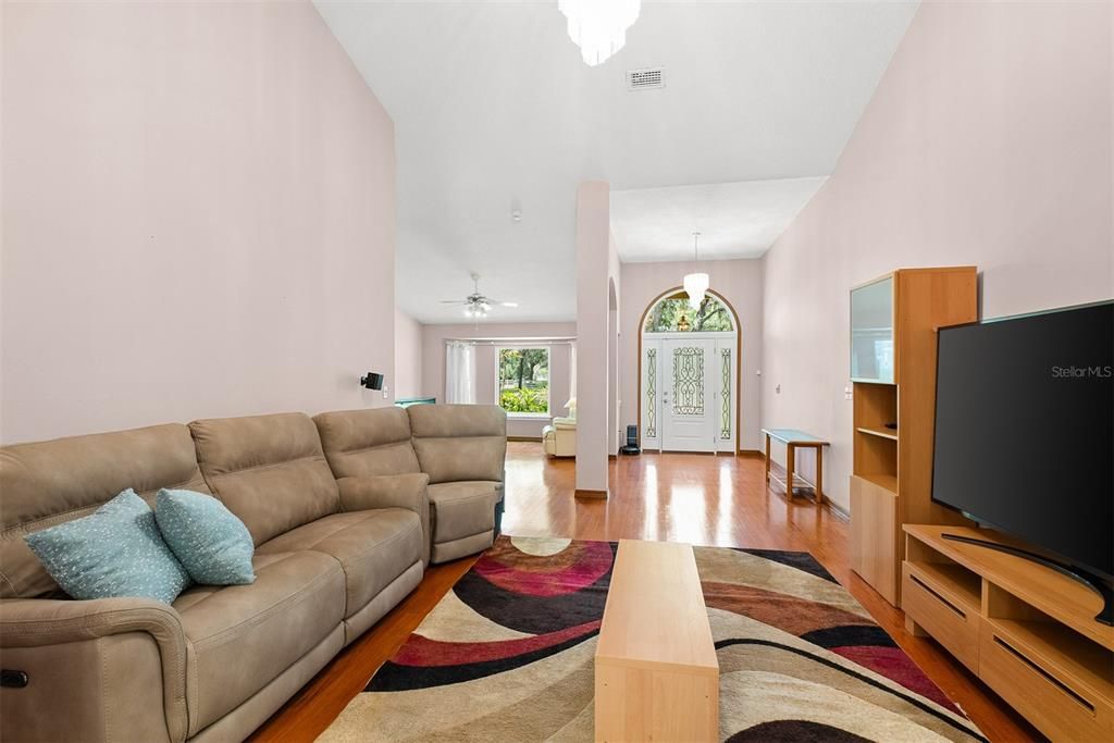 En Venta: $849,000 (6 camas, 4 baños, 4276 Pies cuadrados)