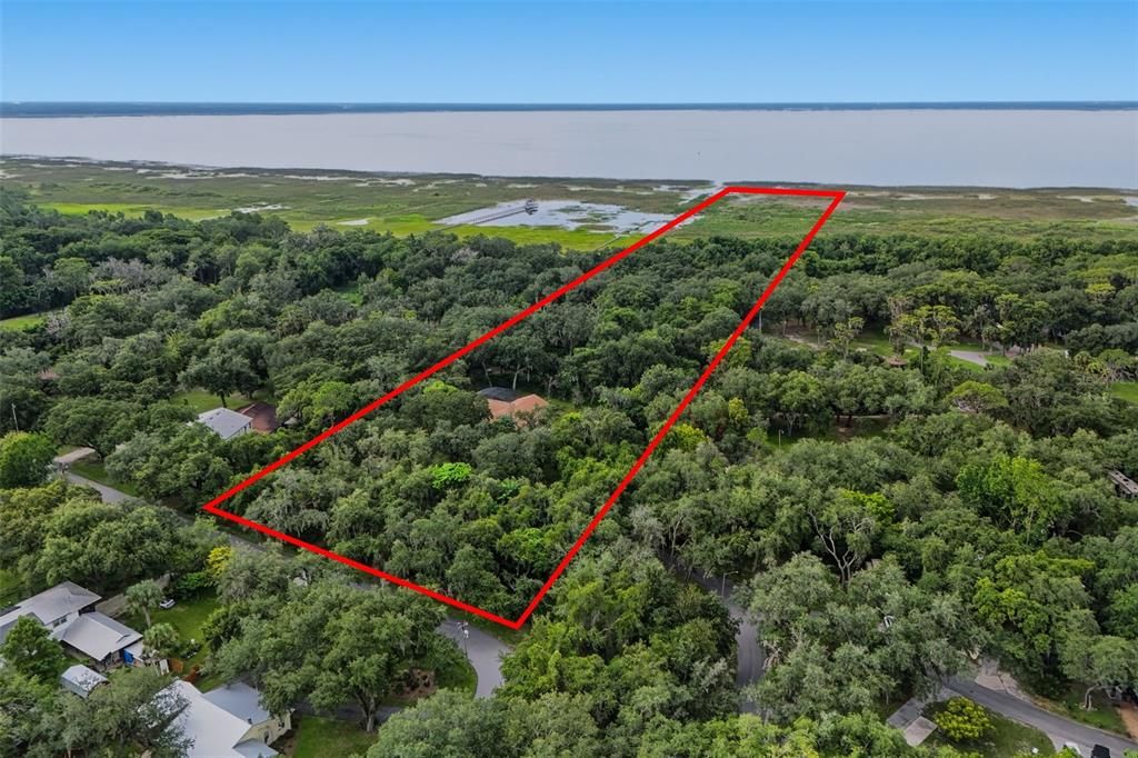待售: $2,250,000 (5.94 acres)
