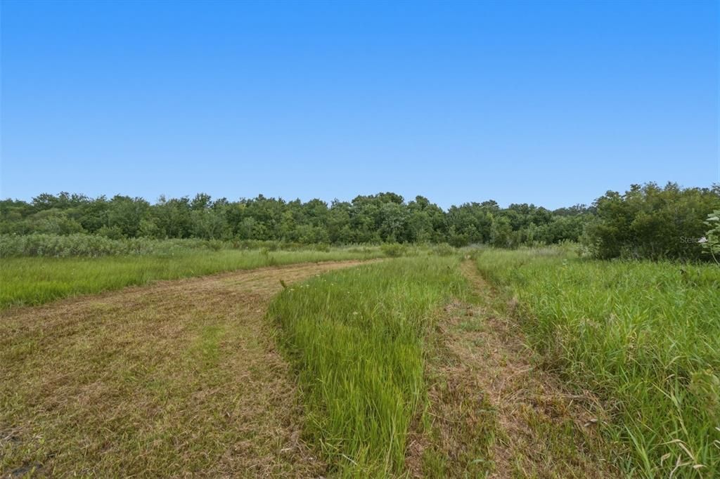 待售: $2,250,000 (5.94 acres)