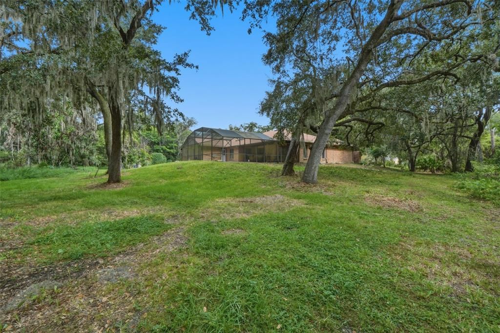 待售: $2,250,000 (5.94 acres)