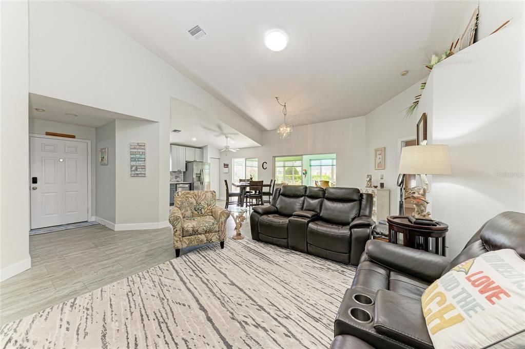 For Sale: $328,000 (3 beds, 2 baths, 1488 Square Feet)