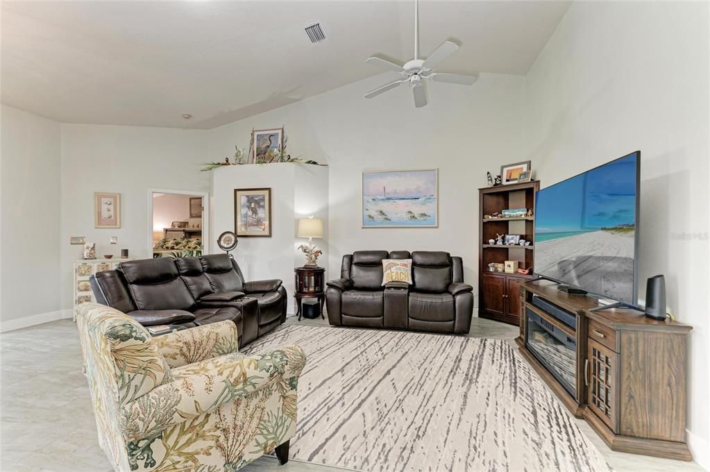 For Sale: $328,000 (3 beds, 2 baths, 1488 Square Feet)