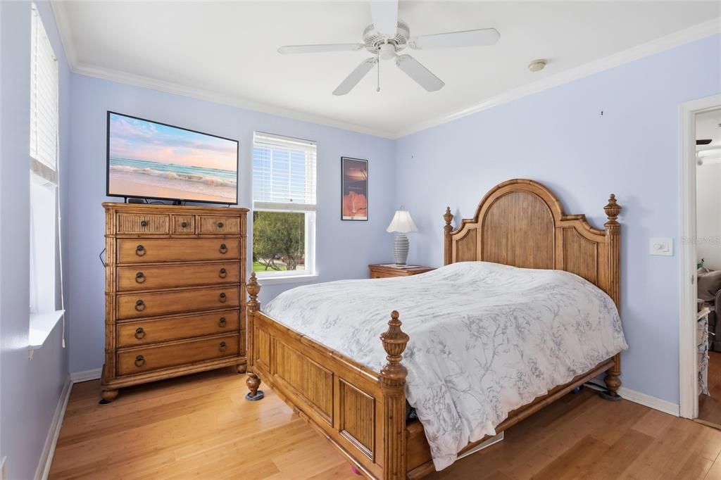 For Sale: $264,000 (2 beds, 2 baths, 996 Square Feet)
