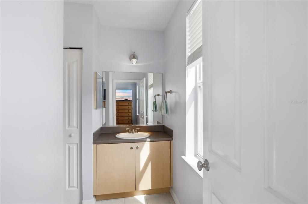 For Sale: $264,000 (2 beds, 2 baths, 996 Square Feet)