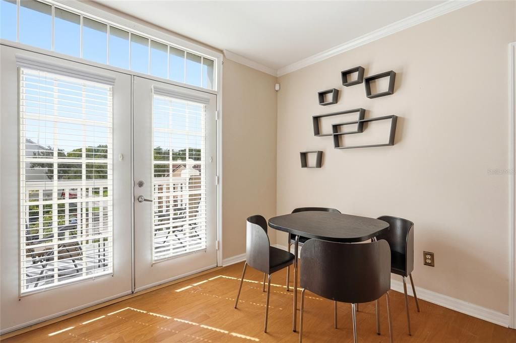 For Sale: $264,000 (2 beds, 2 baths, 996 Square Feet)