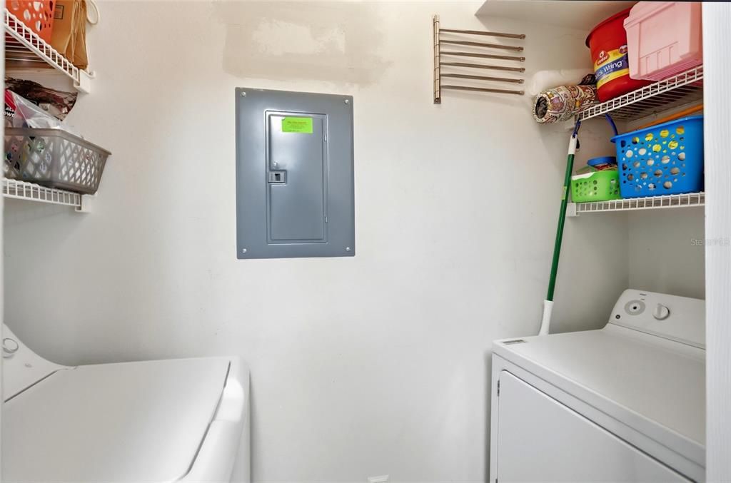 For Sale: $264,000 (2 beds, 2 baths, 996 Square Feet)