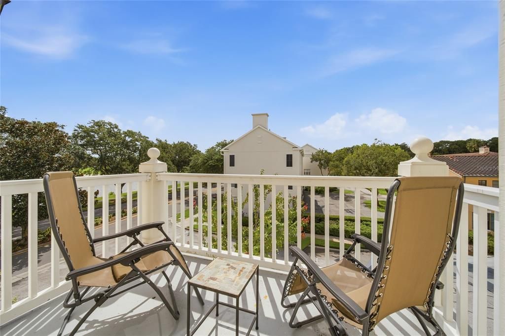 For Sale: $264,000 (2 beds, 2 baths, 996 Square Feet)