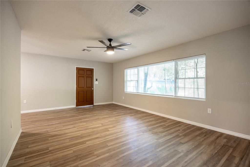 For Sale: $340,000 (3 beds, 2 baths, 1423 Square Feet)