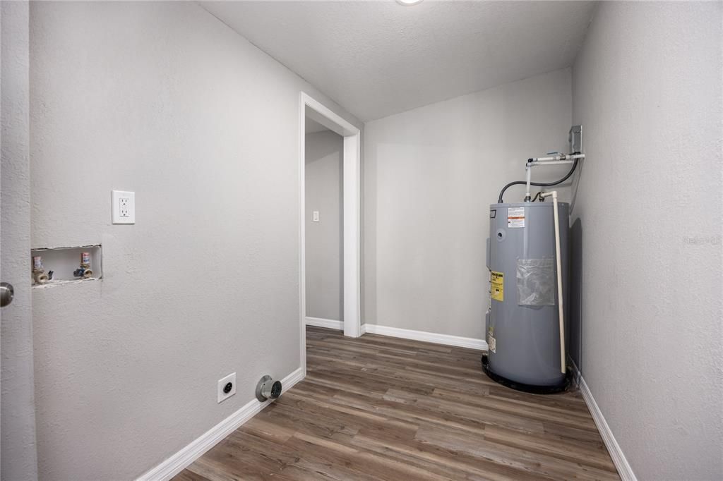 For Sale: $340,000 (3 beds, 2 baths, 1423 Square Feet)