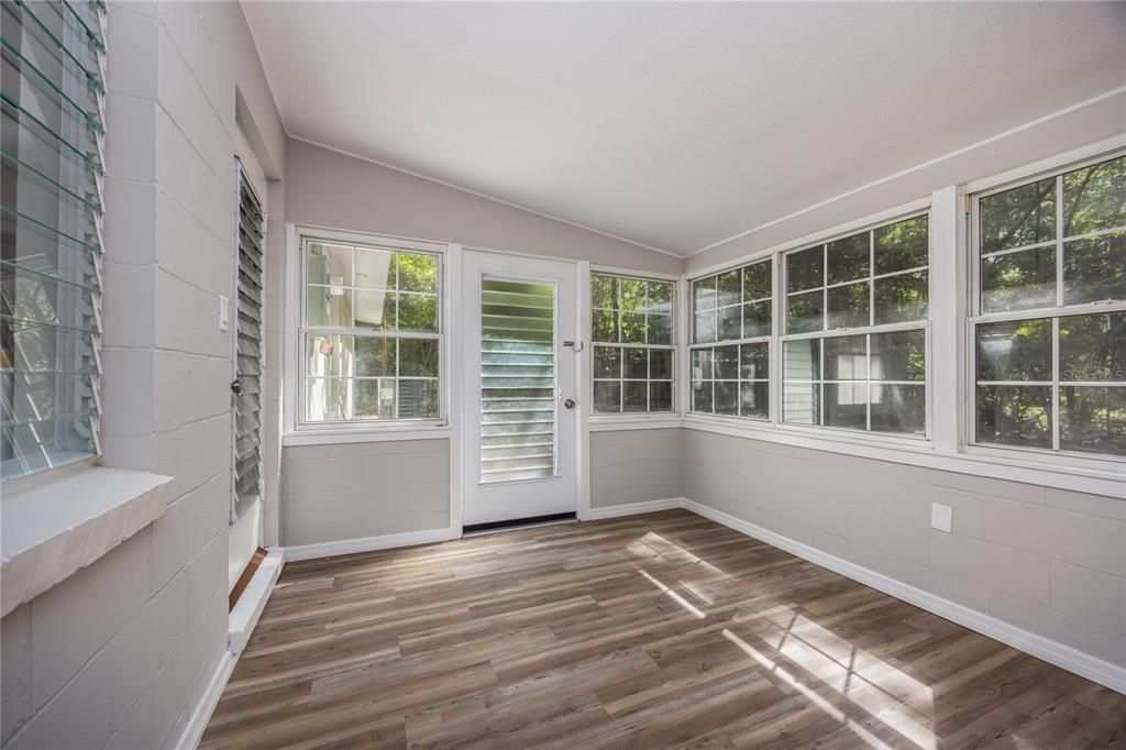 For Sale: $340,000 (3 beds, 2 baths, 1423 Square Feet)