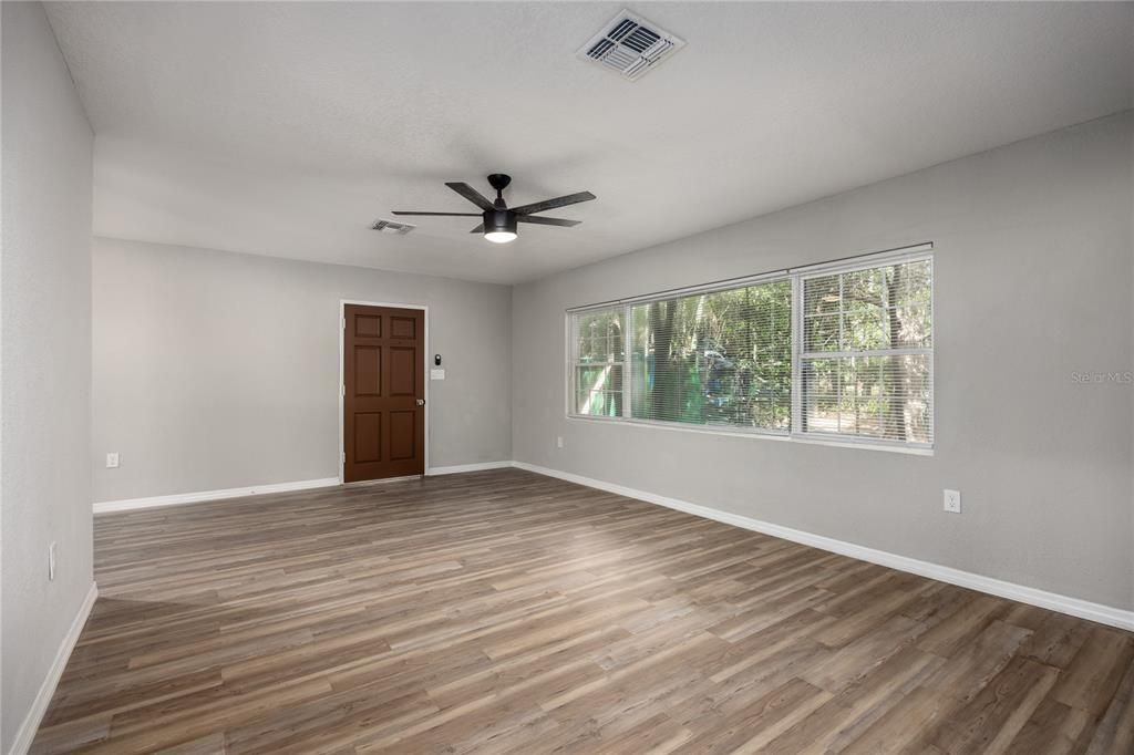 For Sale: $340,000 (3 beds, 2 baths, 1423 Square Feet)