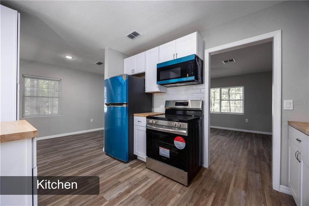 For Sale: $340,000 (3 beds, 2 baths, 1423 Square Feet)