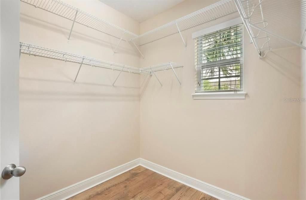 For Rent: $2,900 (3 beds, 2 baths, 1919 Square Feet)