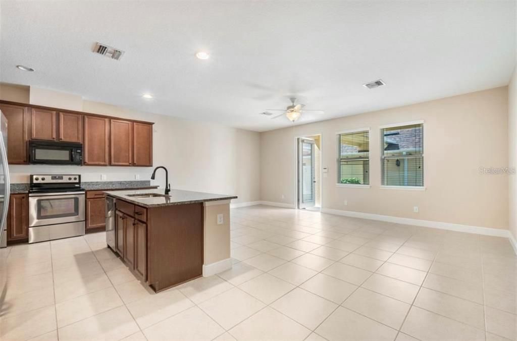 For Rent: $2,900 (3 beds, 2 baths, 1919 Square Feet)