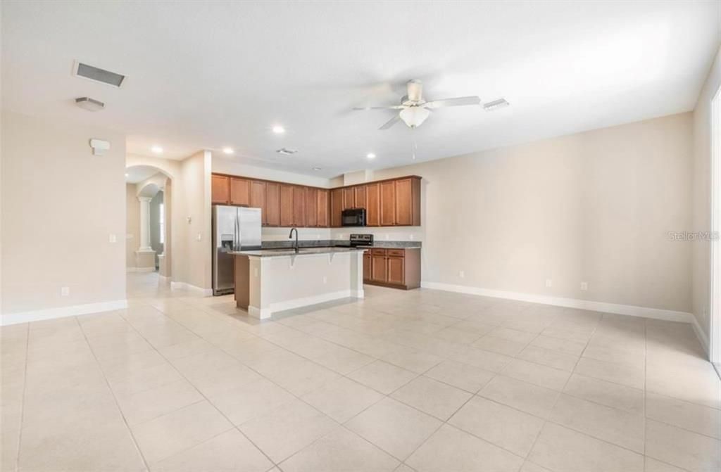 For Rent: $2,900 (3 beds, 2 baths, 1919 Square Feet)
