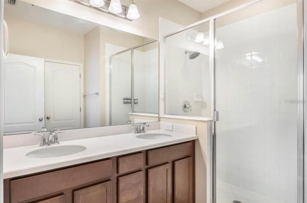 For Rent: $2,900 (3 beds, 2 baths, 1919 Square Feet)