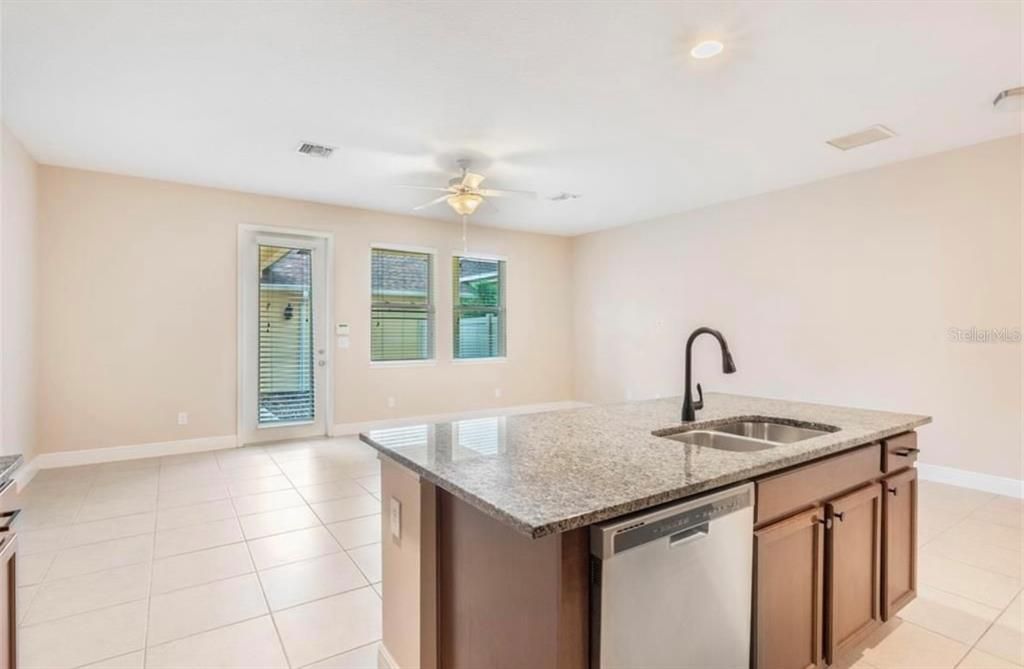 For Rent: $2,900 (3 beds, 2 baths, 1919 Square Feet)