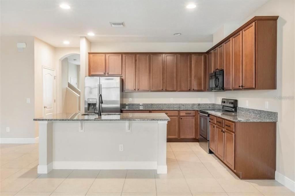 For Rent: $2,900 (3 beds, 2 baths, 1919 Square Feet)