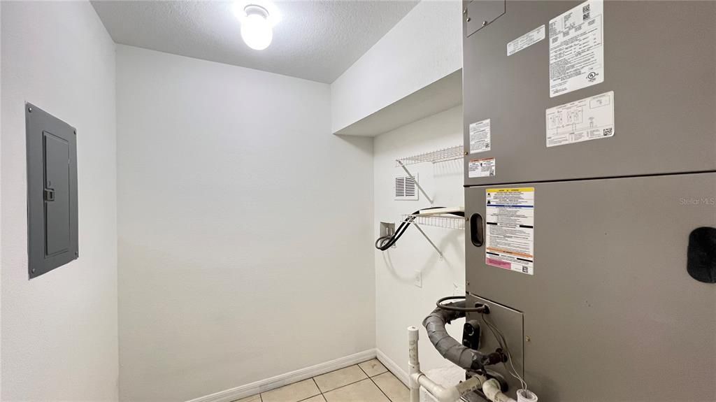 En Venta: $265,000 (4 camas, 3 baños, 1880 Pies cuadrados)
