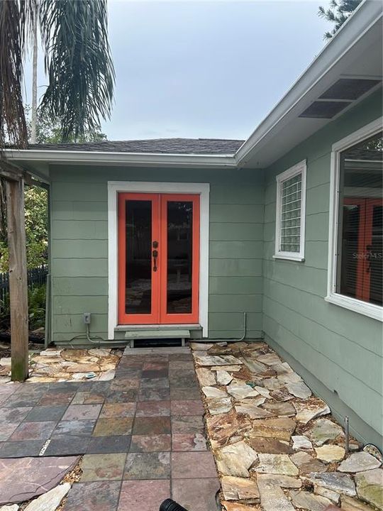 For Rent: $2,500 (2 beds, 1 baths, 828 Square Feet)