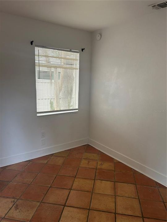 For Rent: $2,500 (2 beds, 1 baths, 828 Square Feet)