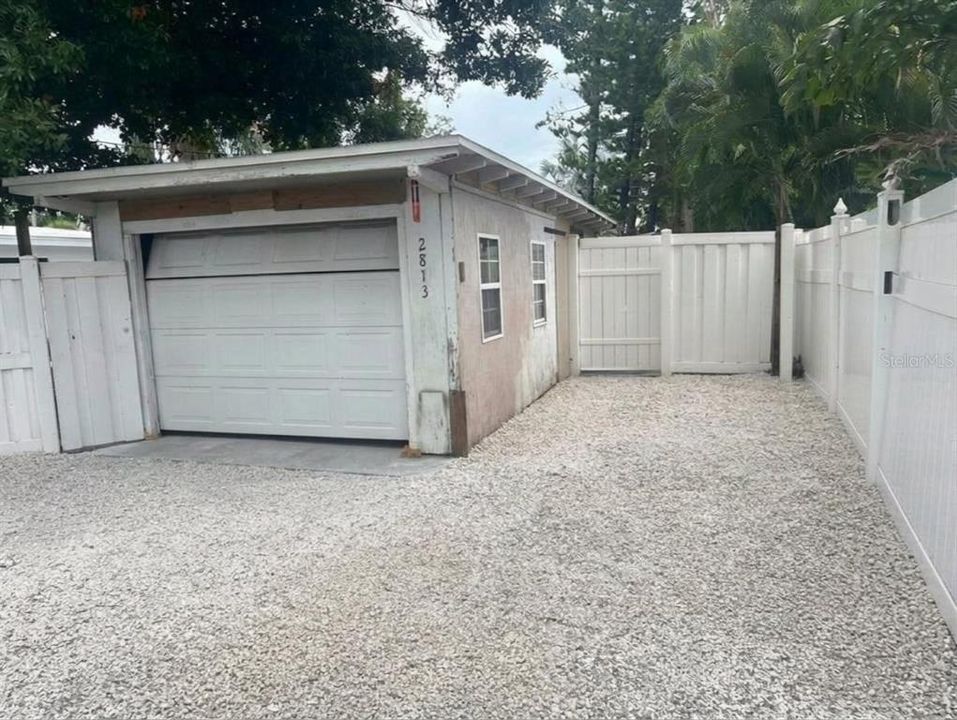 For Rent: $2,500 (2 beds, 1 baths, 828 Square Feet)