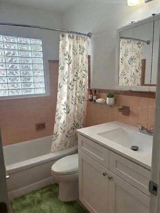 For Rent: $2,500 (2 beds, 1 baths, 828 Square Feet)