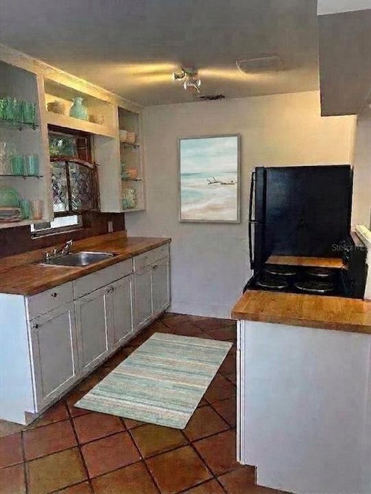 For Rent: $2,500 (2 beds, 1 baths, 828 Square Feet)