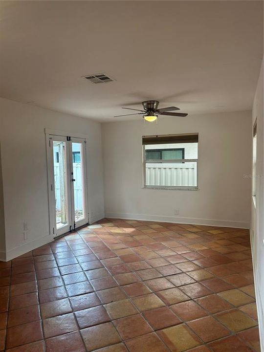 For Rent: $2,500 (2 beds, 1 baths, 828 Square Feet)