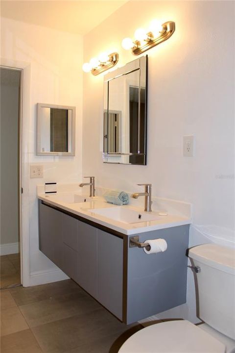 For Rent: $1,700 (2 beds, 1 baths, 1520 Square Feet)